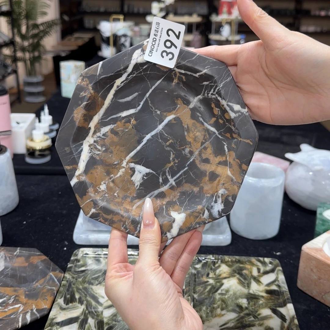 晴*黑金花八角盘。     392