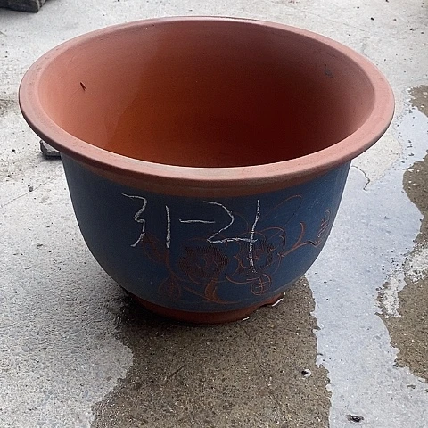 中国宜兴紫砂花盆，