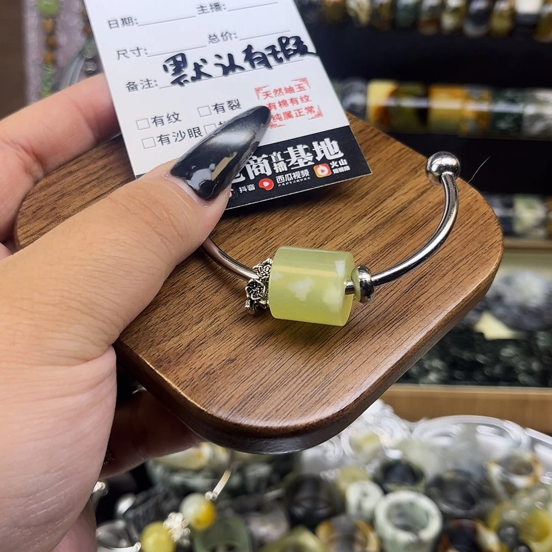 蛇纹石玉未镶嵌颈饰不带镯