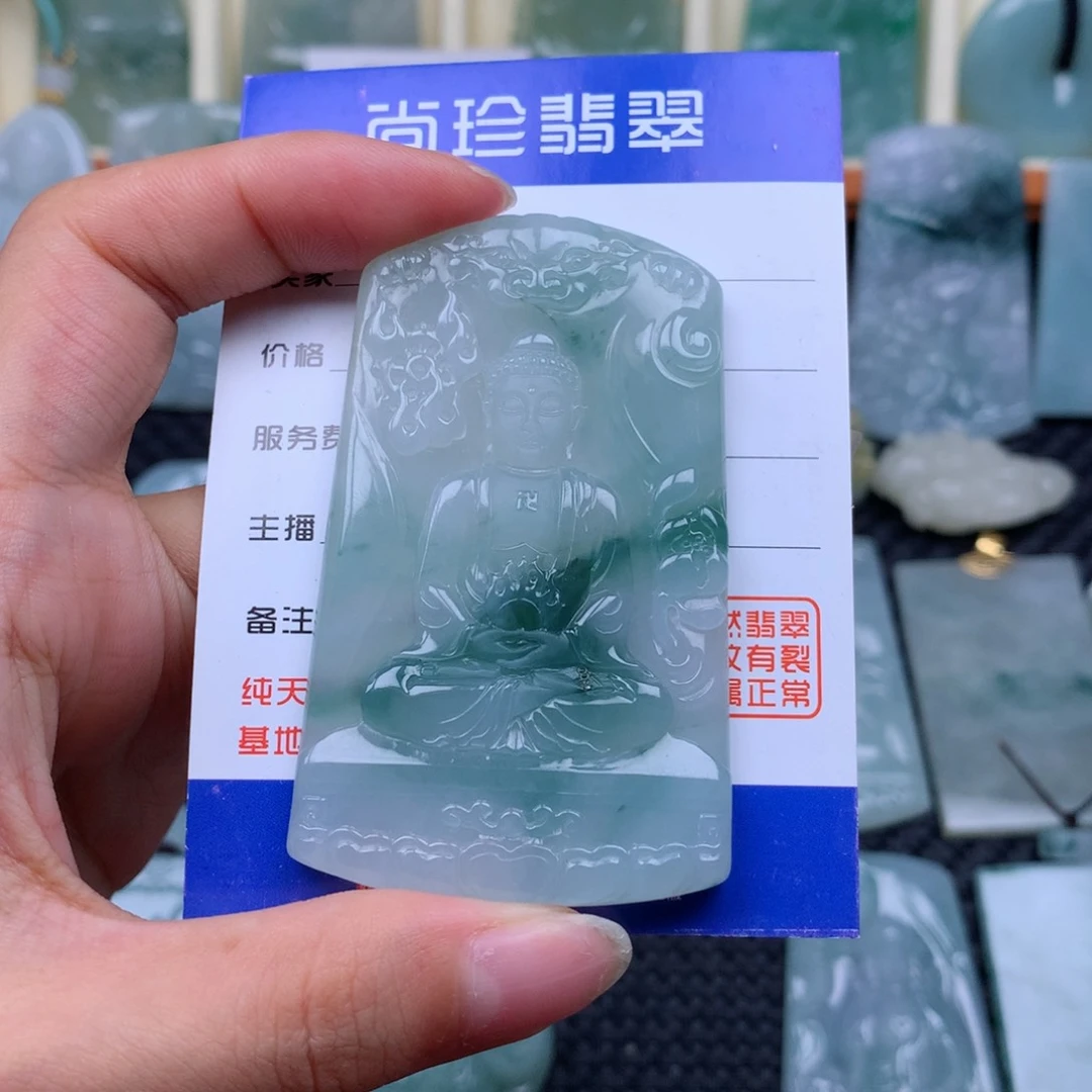 翡翠未镶嵌颈饰伟大日如来