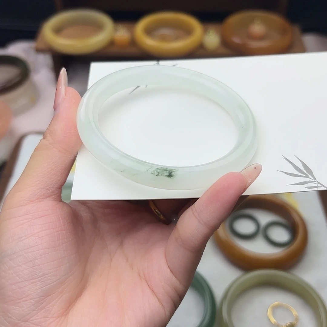 石英质玉（天山翠）未镶嵌手镯