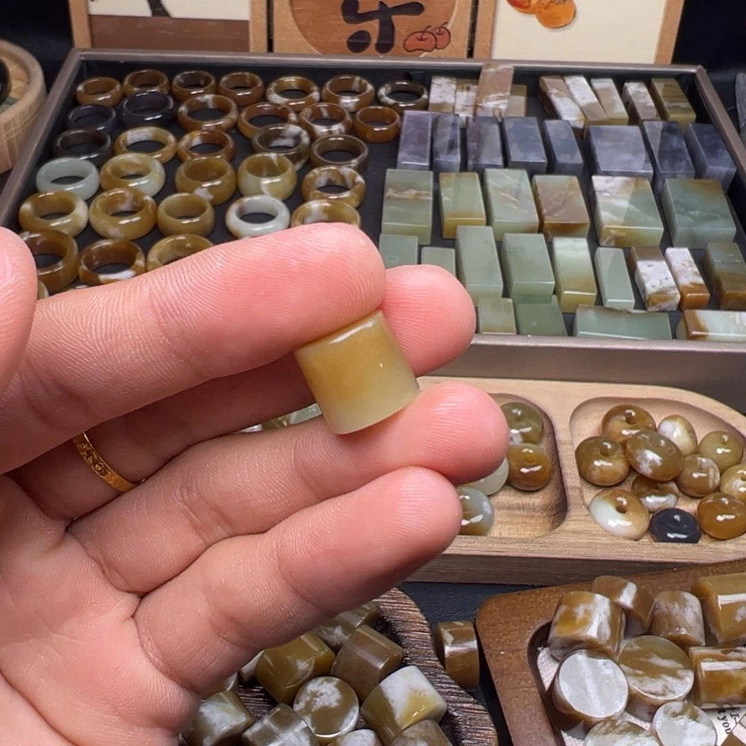 和田玉（糖玉）未镶嵌珠宝奇石