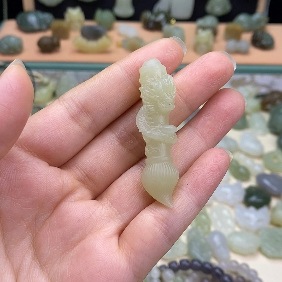 和田玉未镶嵌颈饰幸**猪