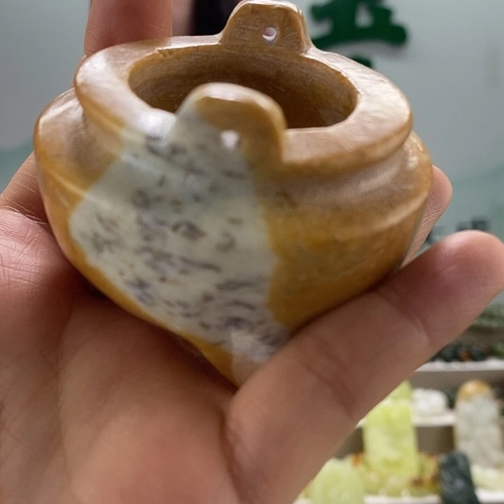 透闪石质玉把件未镶嵌