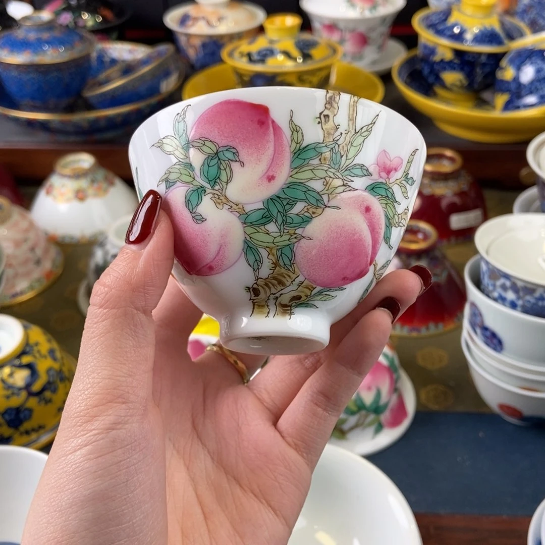 陶瓷艺术家的作品是一