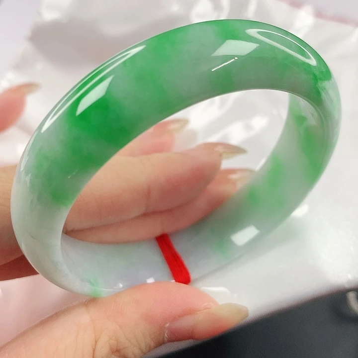 未镶嵌手镯翡翠，909