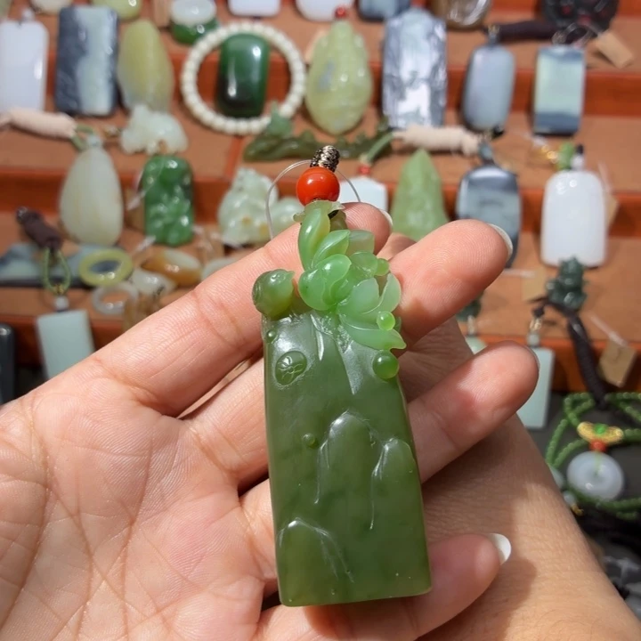 和田玉未镶嵌颈饰