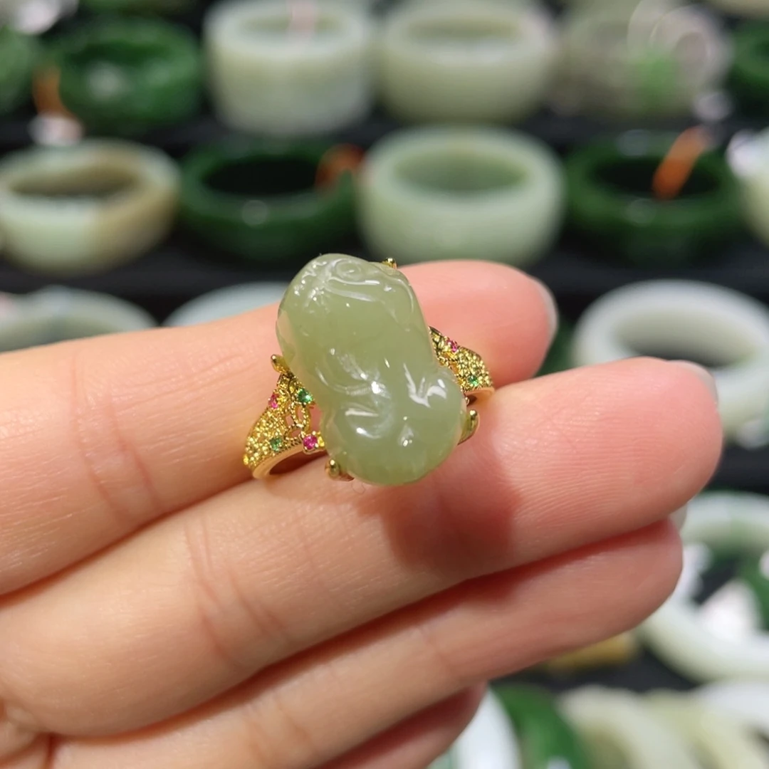 未镶嵌戒指和田玉