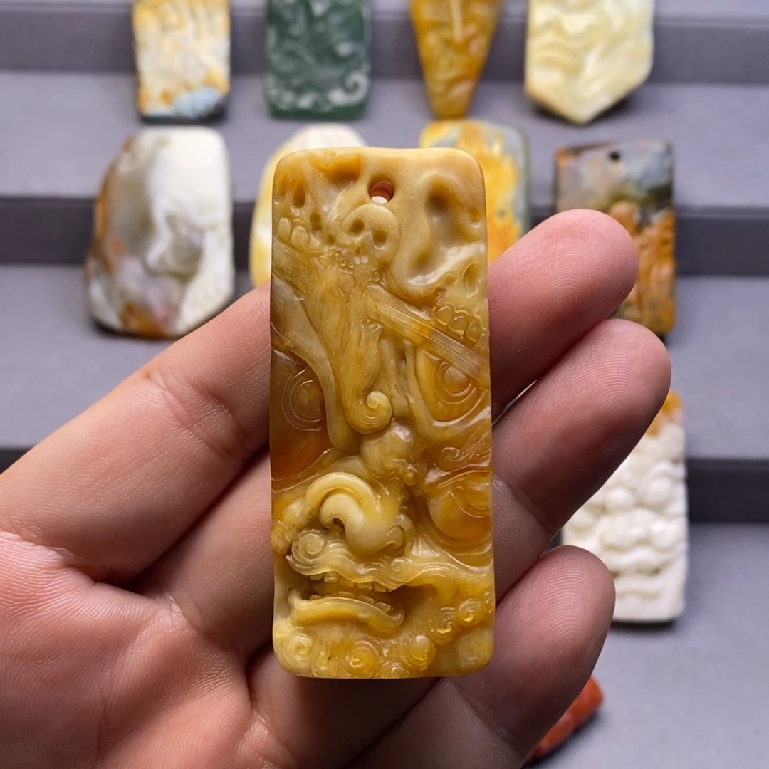 岫玉未镶嵌颈饰挂件