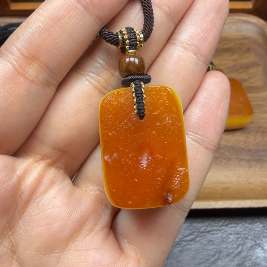 琥珀未镶嵌吊坠(赠链)