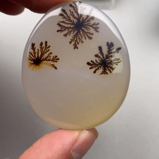 玛瑙/玉髓颈饰未镶嵌田**?