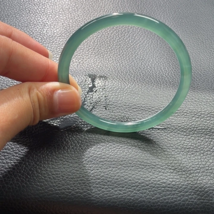 翡翠手镯未镶嵌冰胶晴