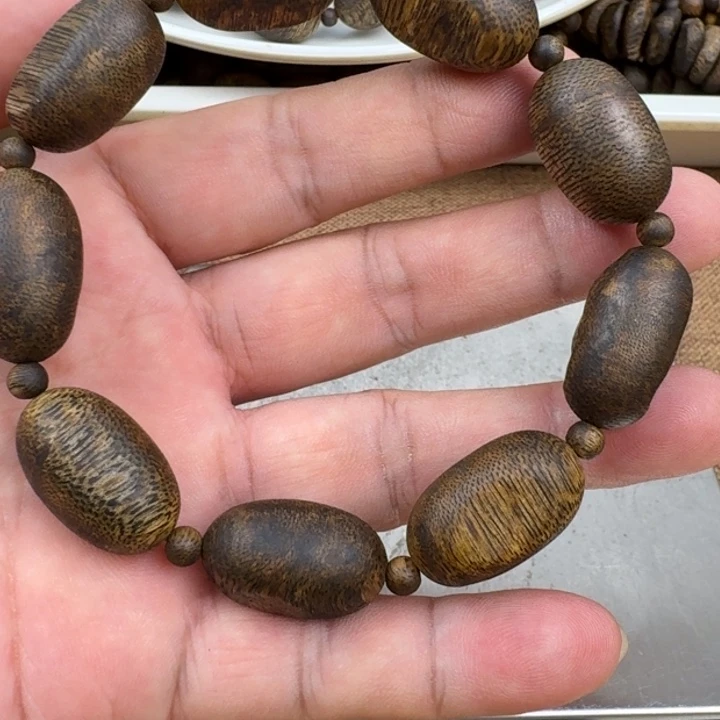 大***马沉香手串张勺子手串13克