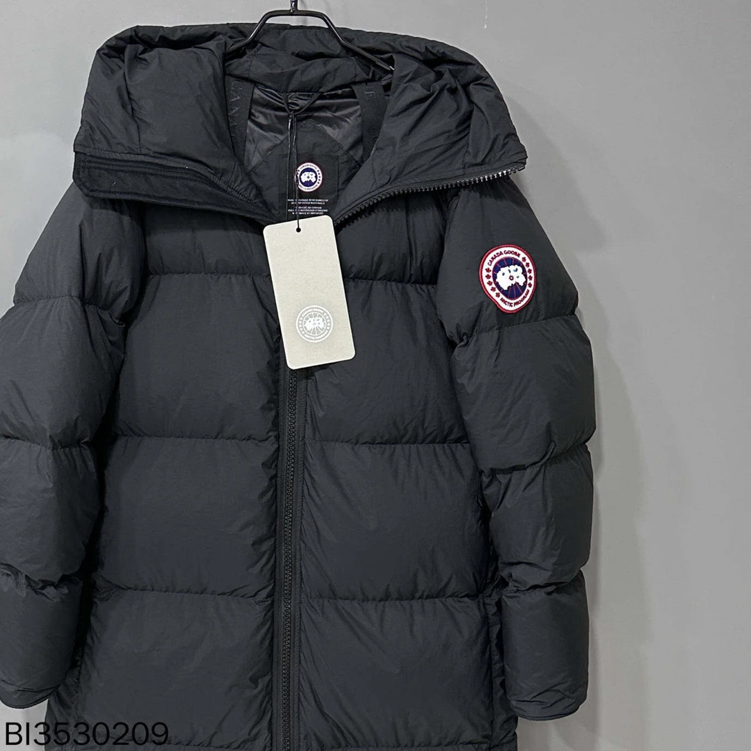 未使用 CANADA GOOSE 长款黑色徽标胶囊羽绒服外套  S码/30209