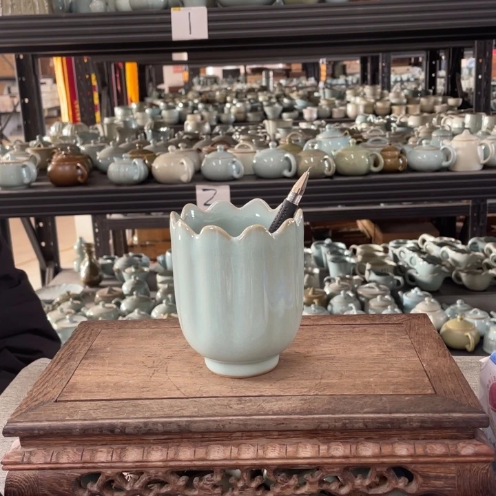 摆件天青釉深莲花笔筒