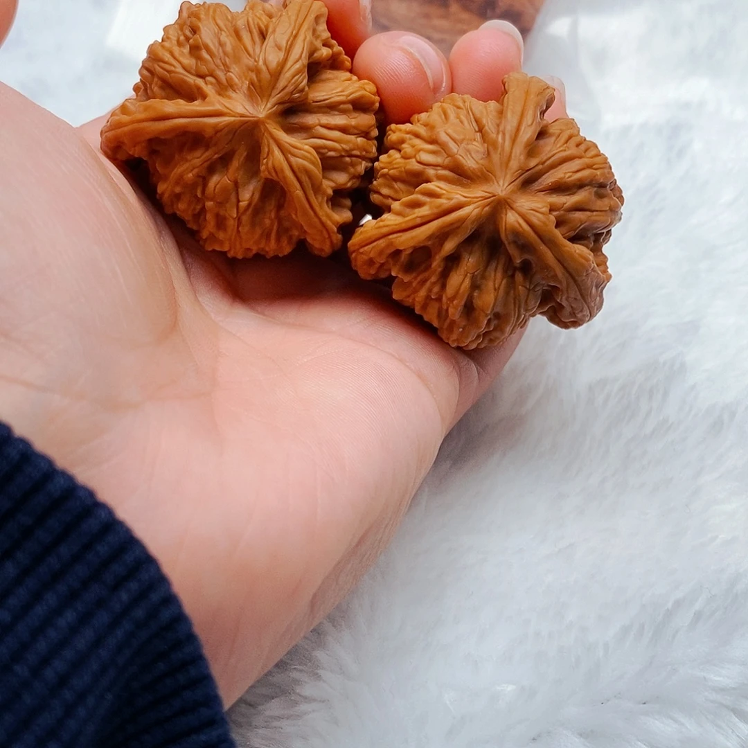 新***途文玩核桃吊坠三棱