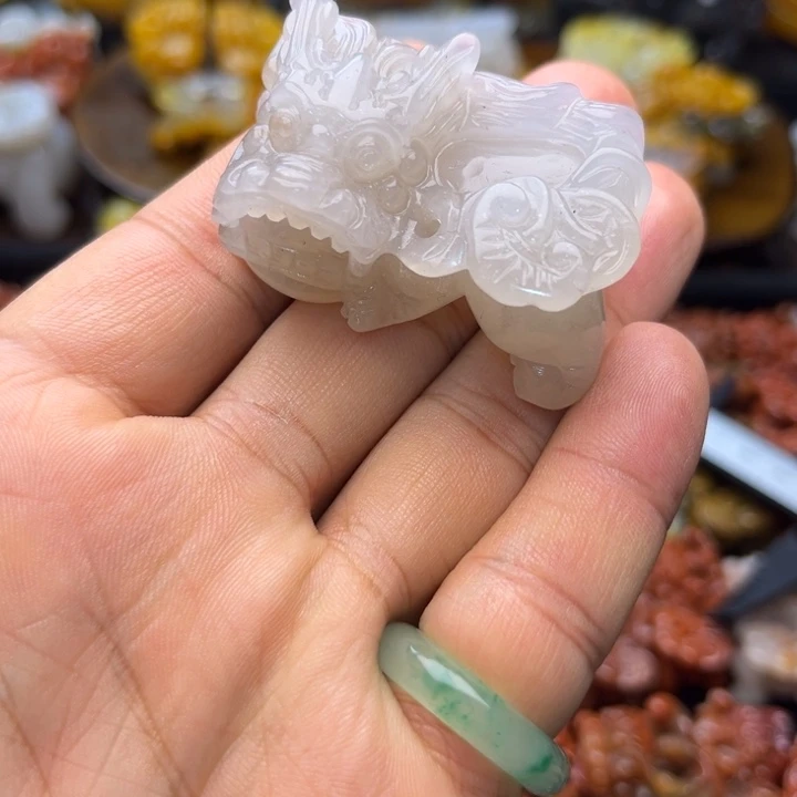 石英质玉（黄龙玉）未镶嵌颈饰