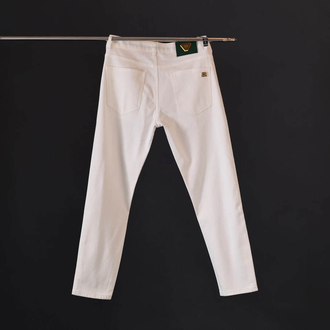 夏季潮牌长裤2025新款男士修身欧货小脚裤高端轻奢白色牛仔裤男款