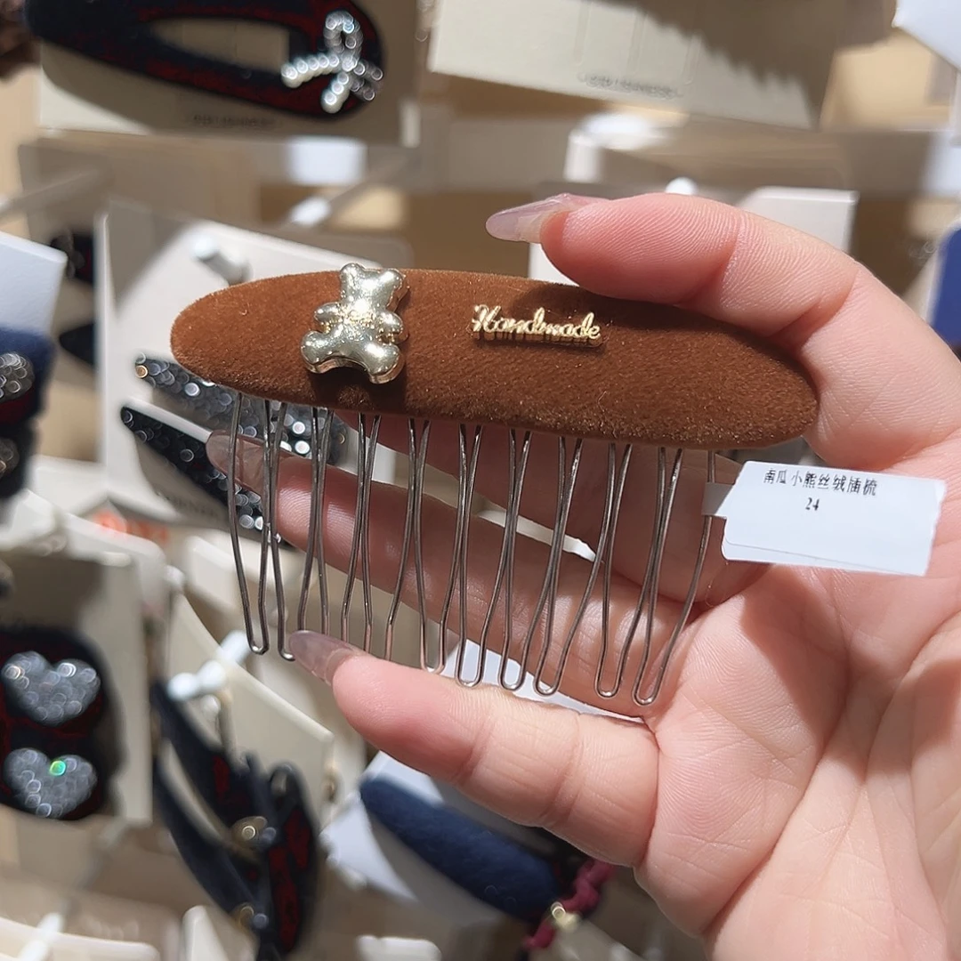 非金属南瓜小熊插梳