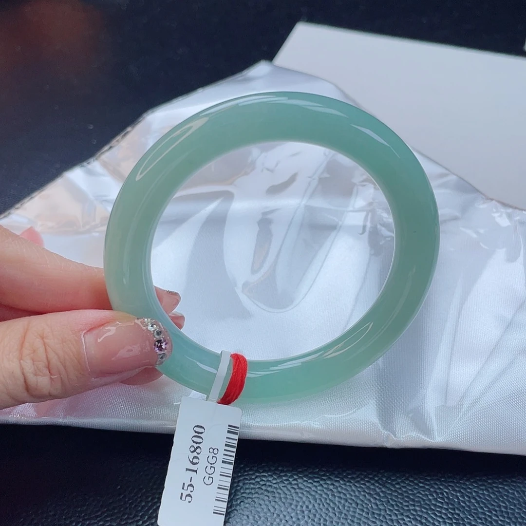 翡翠手镯未镶嵌翡翠