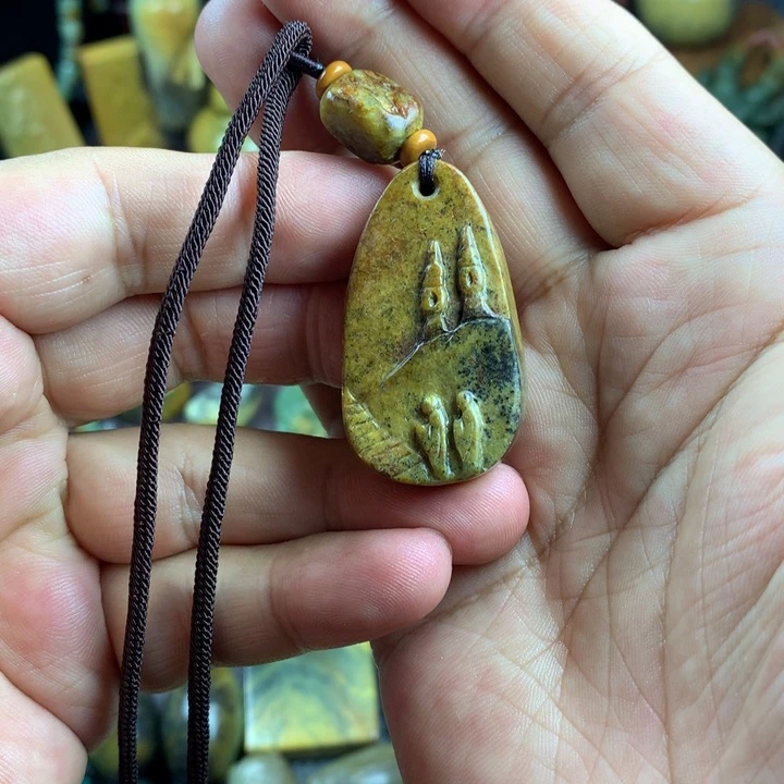 吊坠(赠链)未镶嵌岫岩河磨玉(透闪石质玉)