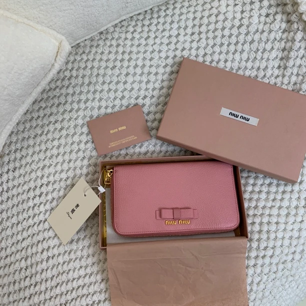 95新 MIU MIU/缪缪 95新miumiu 全新蝴蝶结金扣95514464