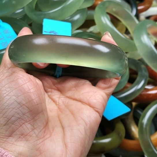 蛇纹石玉手镯未镶嵌常**庄