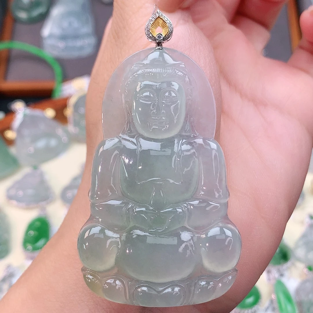 颈饰18K金镶嵌翡翠观音