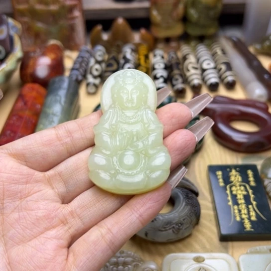 蛇纹石玉未镶嵌颈饰