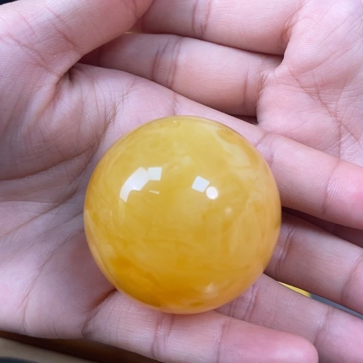 琥珀裸石未镶嵌圆珠