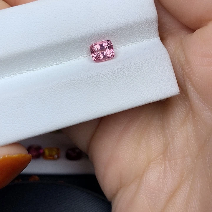 蓝宝石裸石1.05ct帕帕拉恰