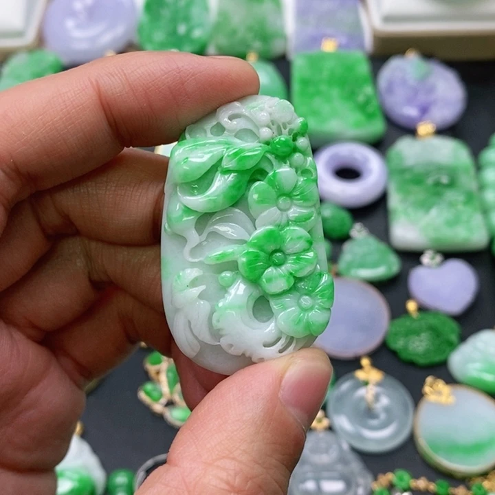 翡翠颈饰未镶嵌吊坠