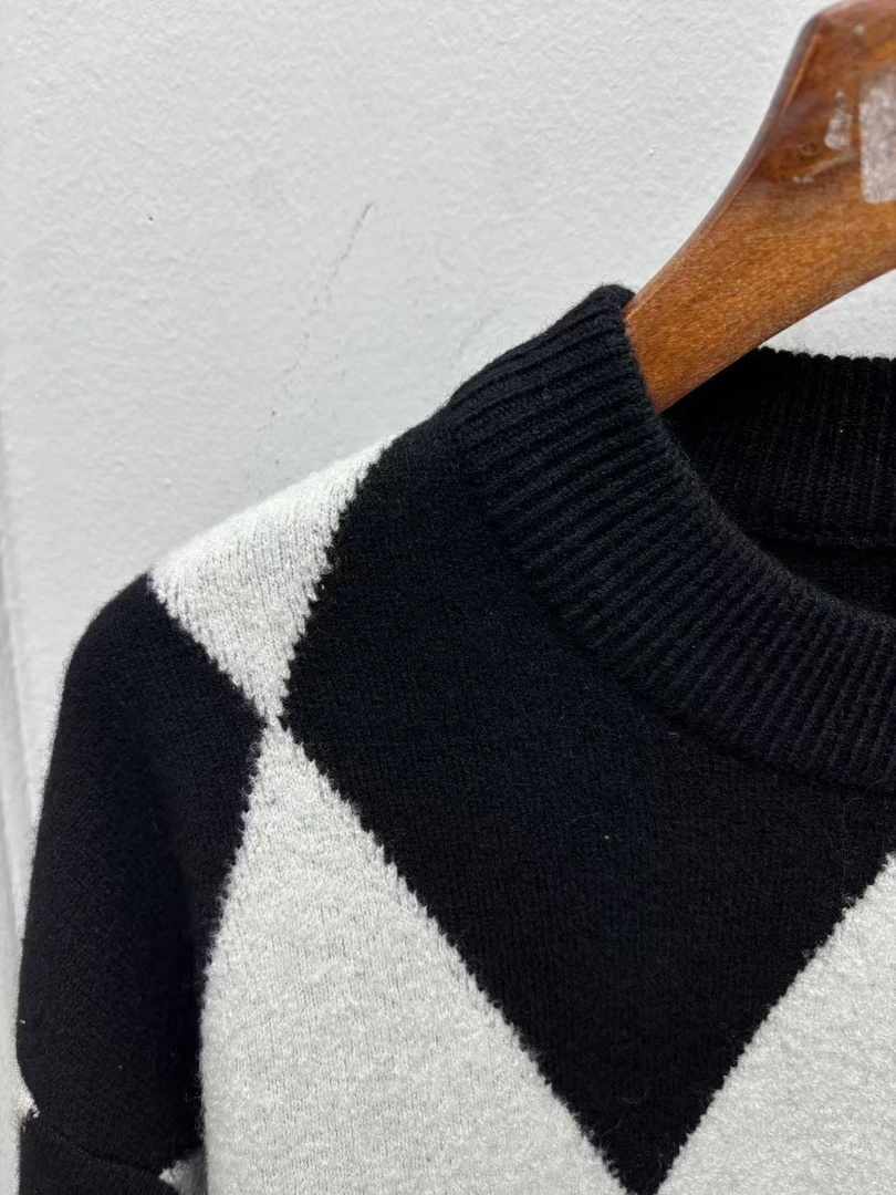 [十一] 时尚女装秋冬季菱形格拼色套头毛衣 ZK155