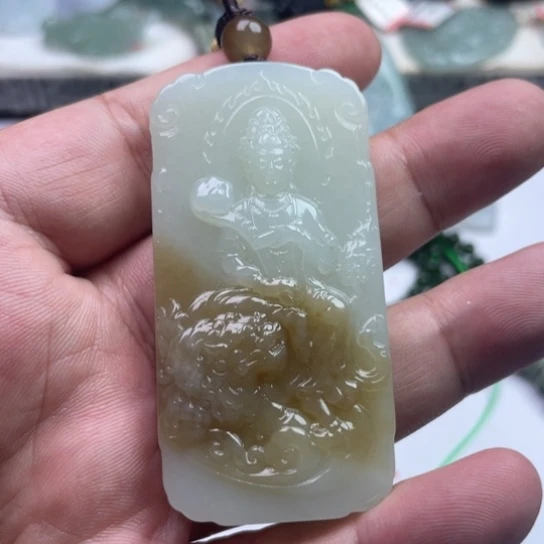 小***饭和田玉未镶嵌颈饰挂件
