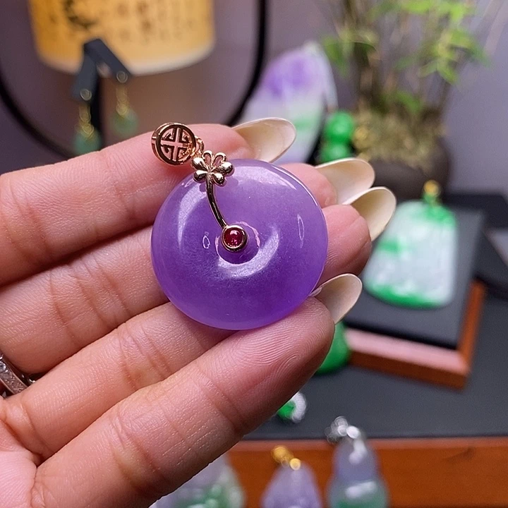 翡翠未镶嵌吊坠(赠链)