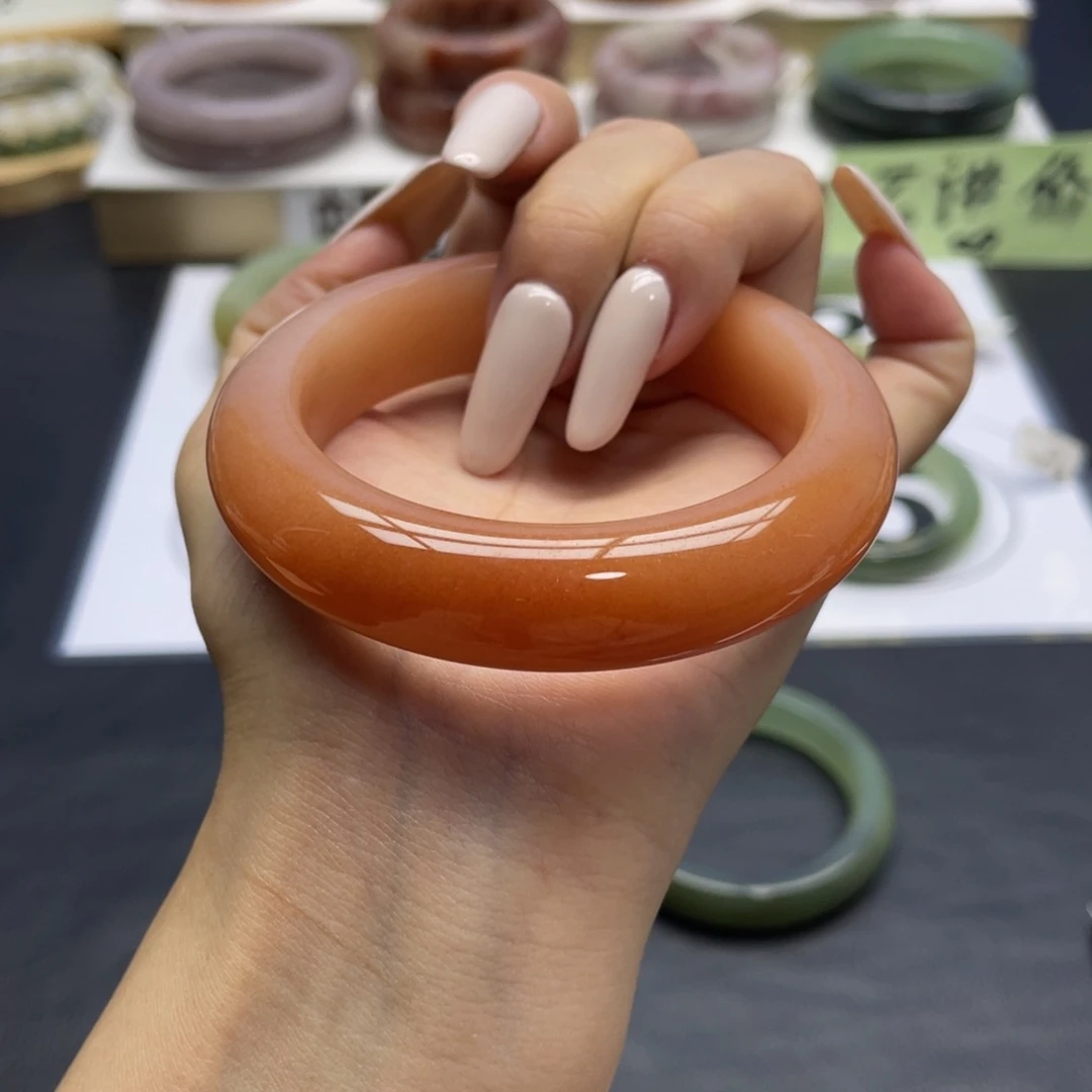 未镶嵌手镯石英质玉兔*兔