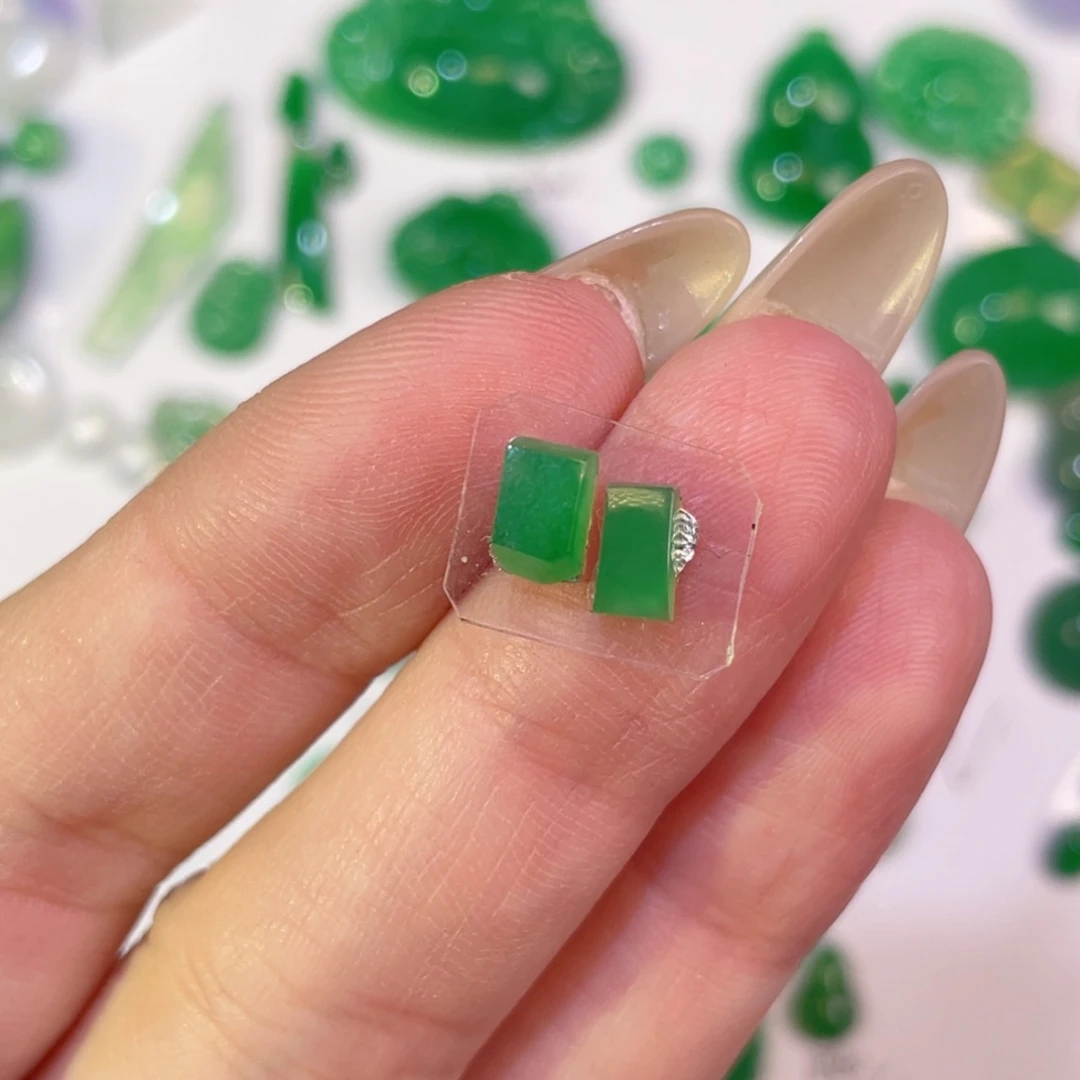 翡翠未镶嵌颈饰裸石