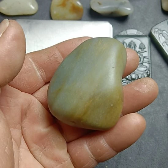 和田玉未镶嵌车挂