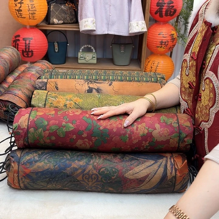 刺绣香云纱颈椎枕