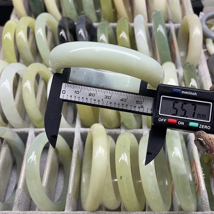 蛇纹石玉未镶嵌手镯158
