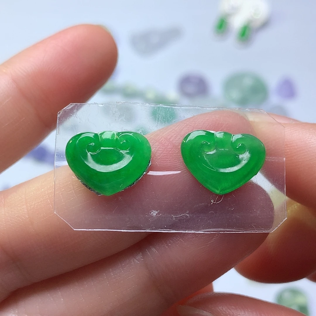 翡翠未镶嵌颈饰如意头