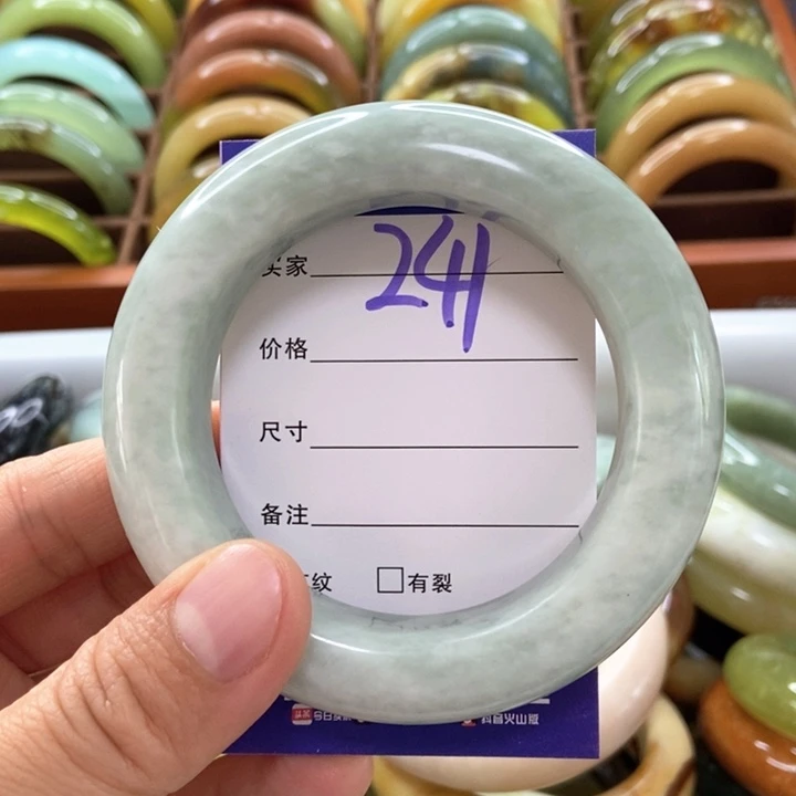 蛇纹石玉未镶嵌手镯芯*