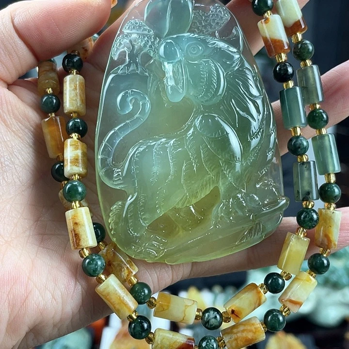 蛇纹石玉颈饰未镶嵌