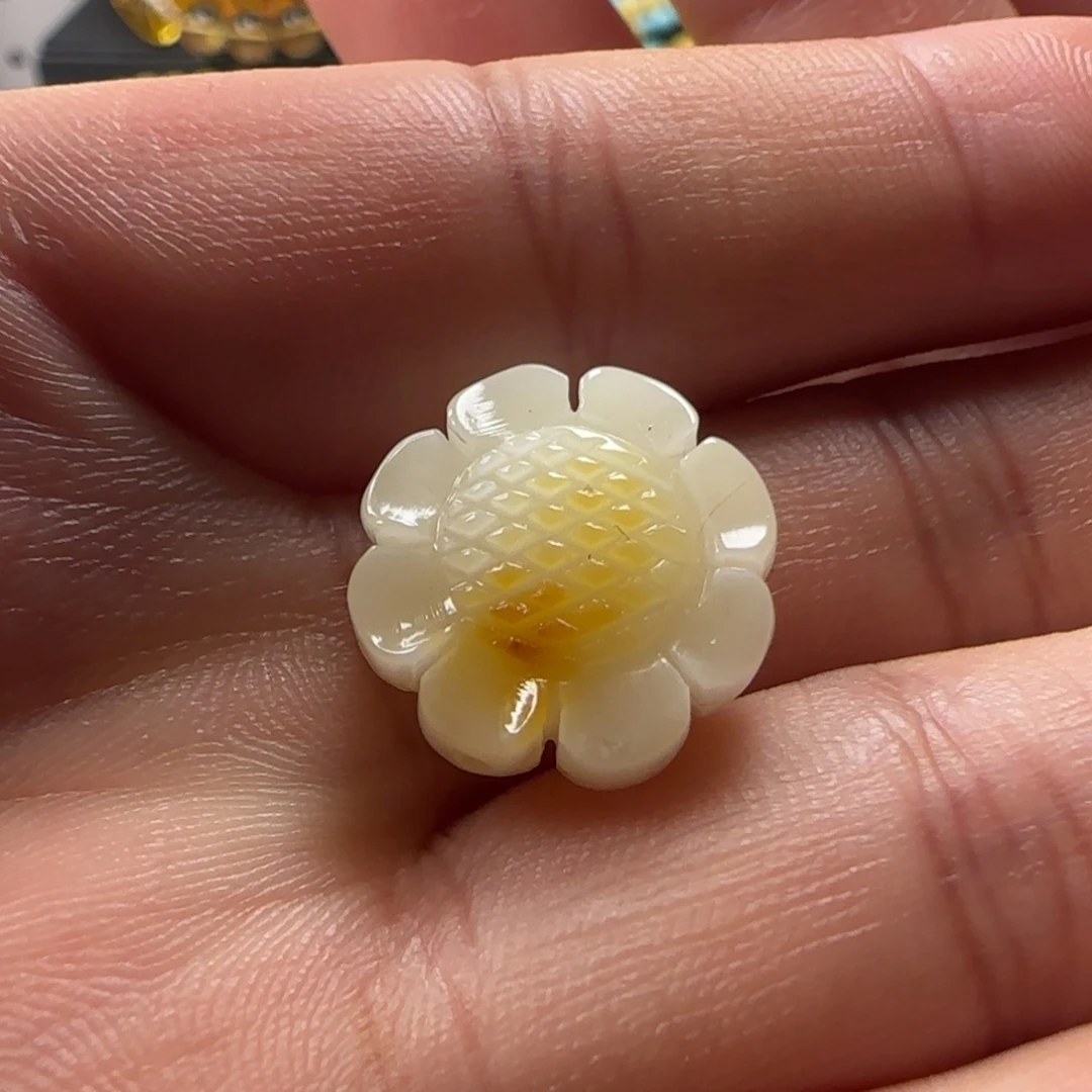 蜜蜡未镶嵌颈饰白蜡俏色向日葵