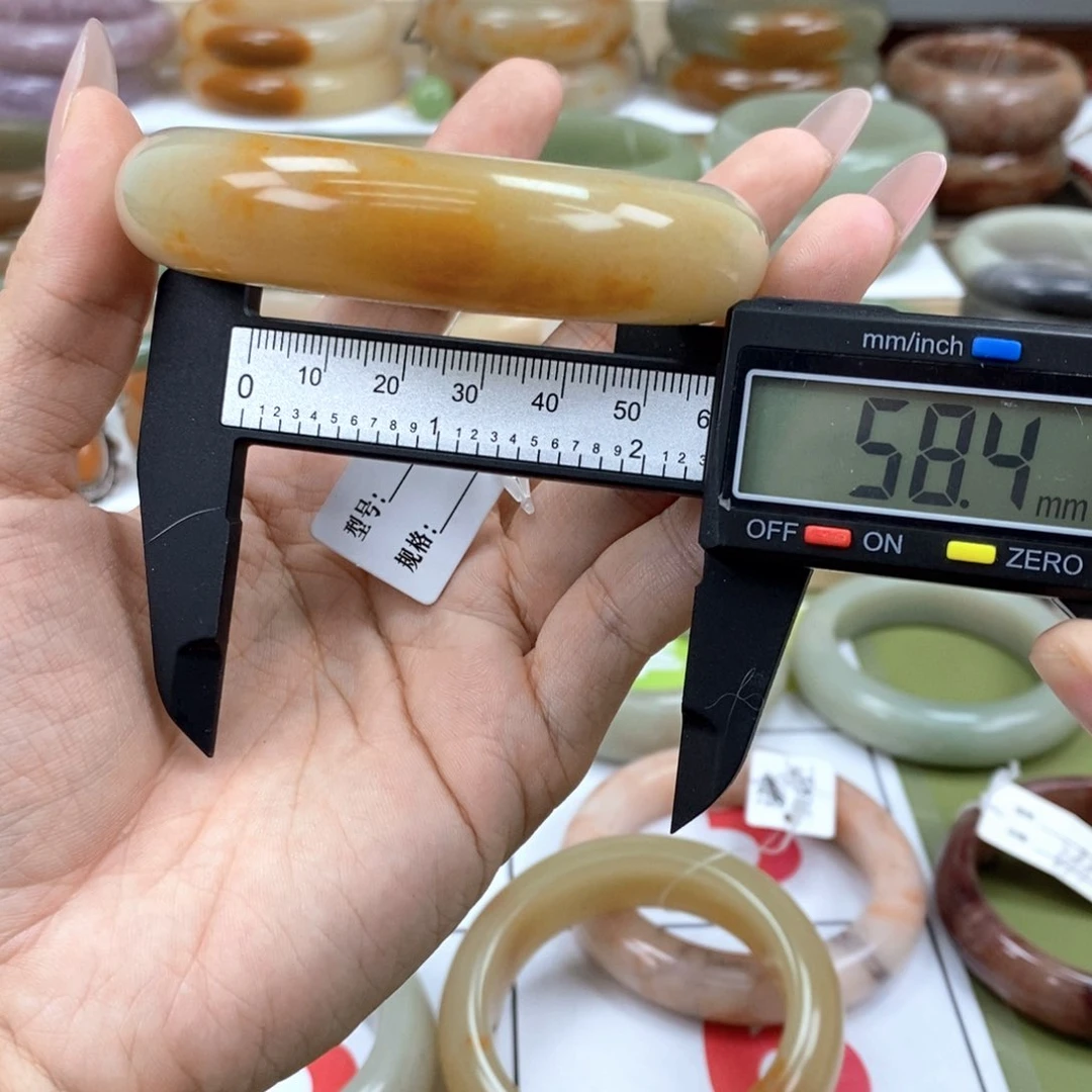 石英质玉手镯未镶嵌珉*