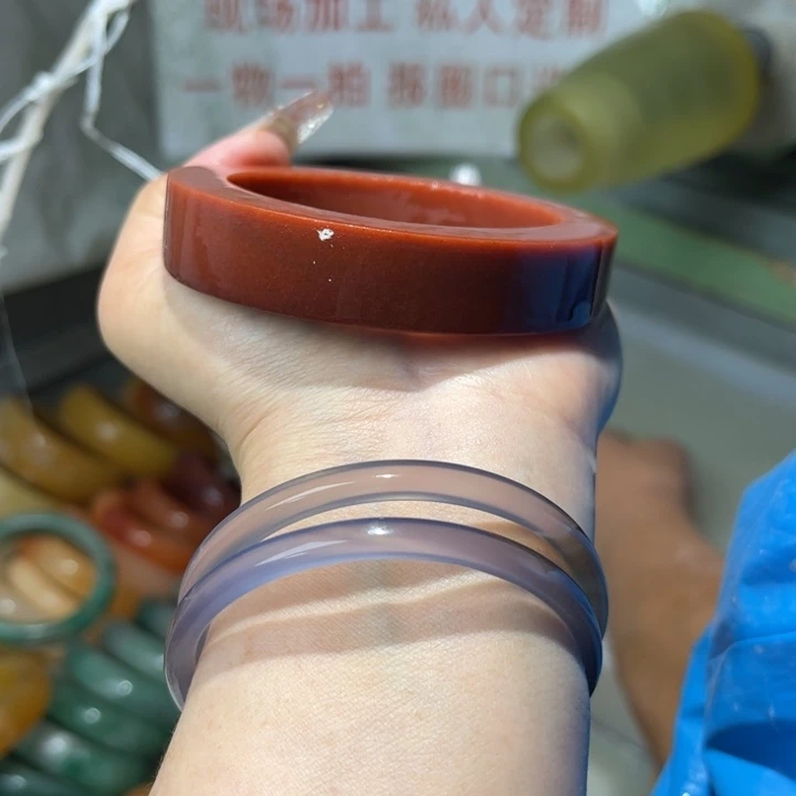 এ***࿐石英岩玉未镶嵌手镯定制