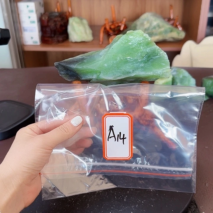 蛇纹石玉哈哈哈未镶嵌