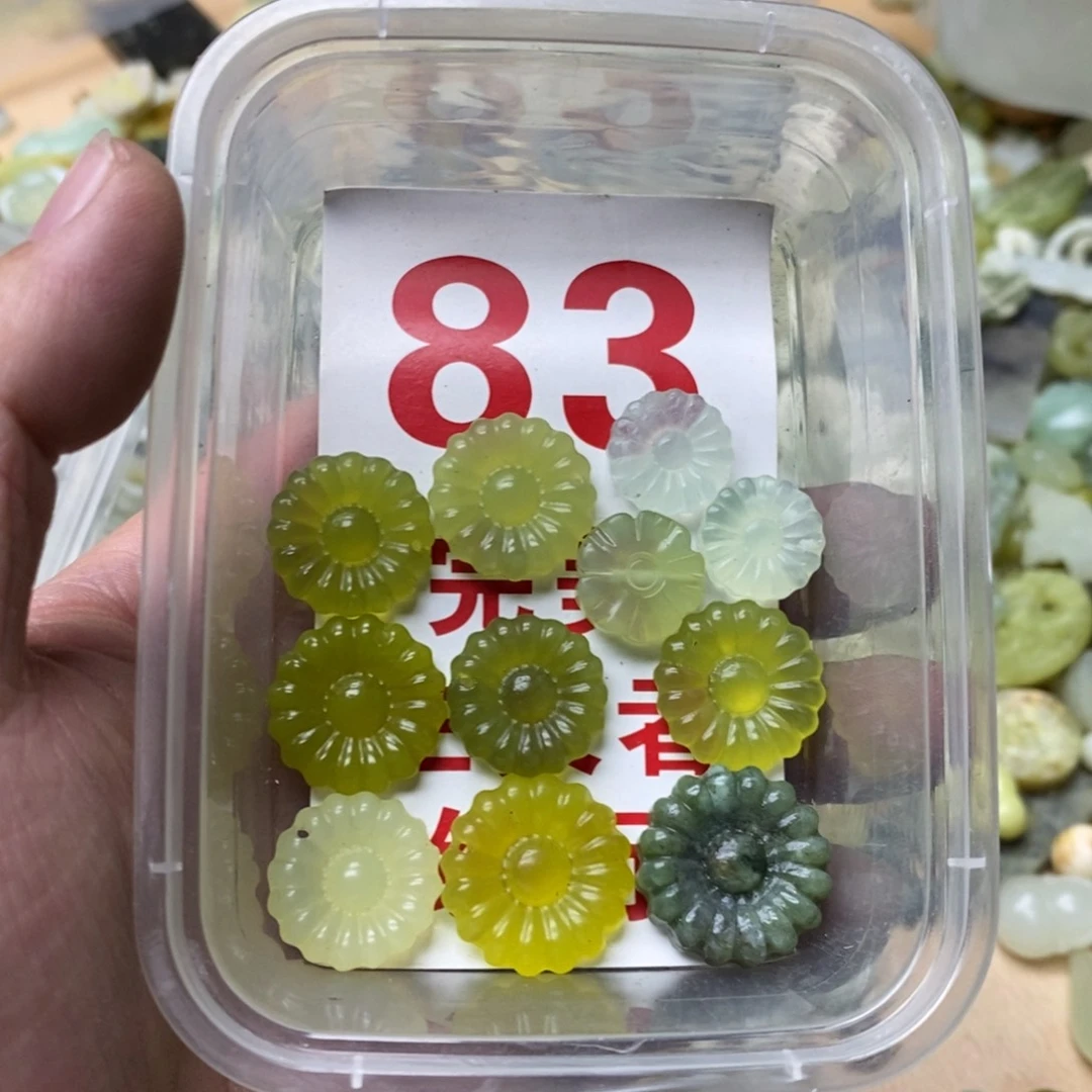 蛇纹石玉挂坠未镶嵌