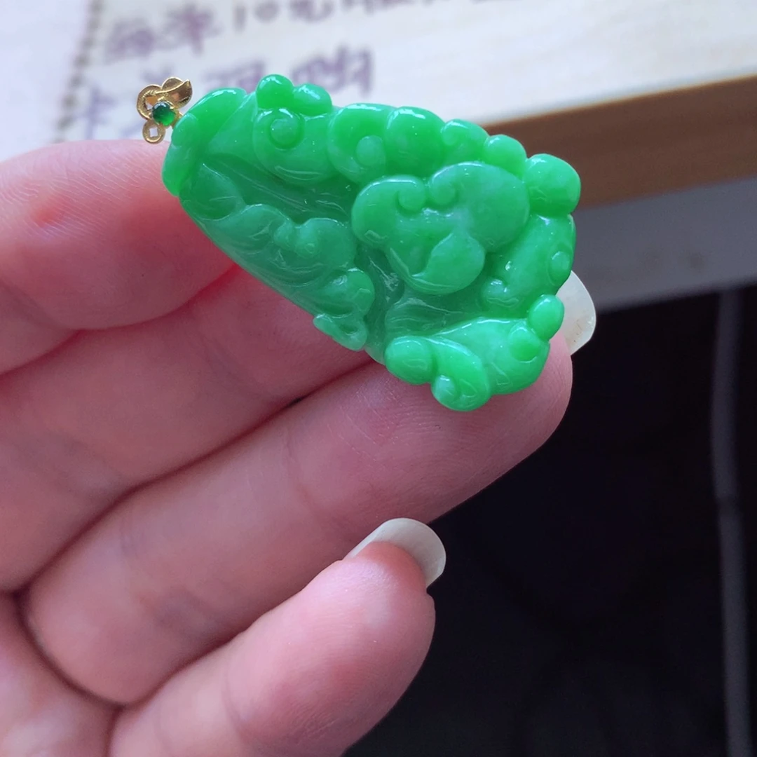 翡翠颈饰18K金镶嵌吊坠