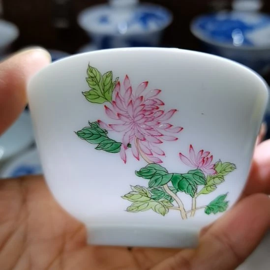 杯玉泥胎粉彩菊花